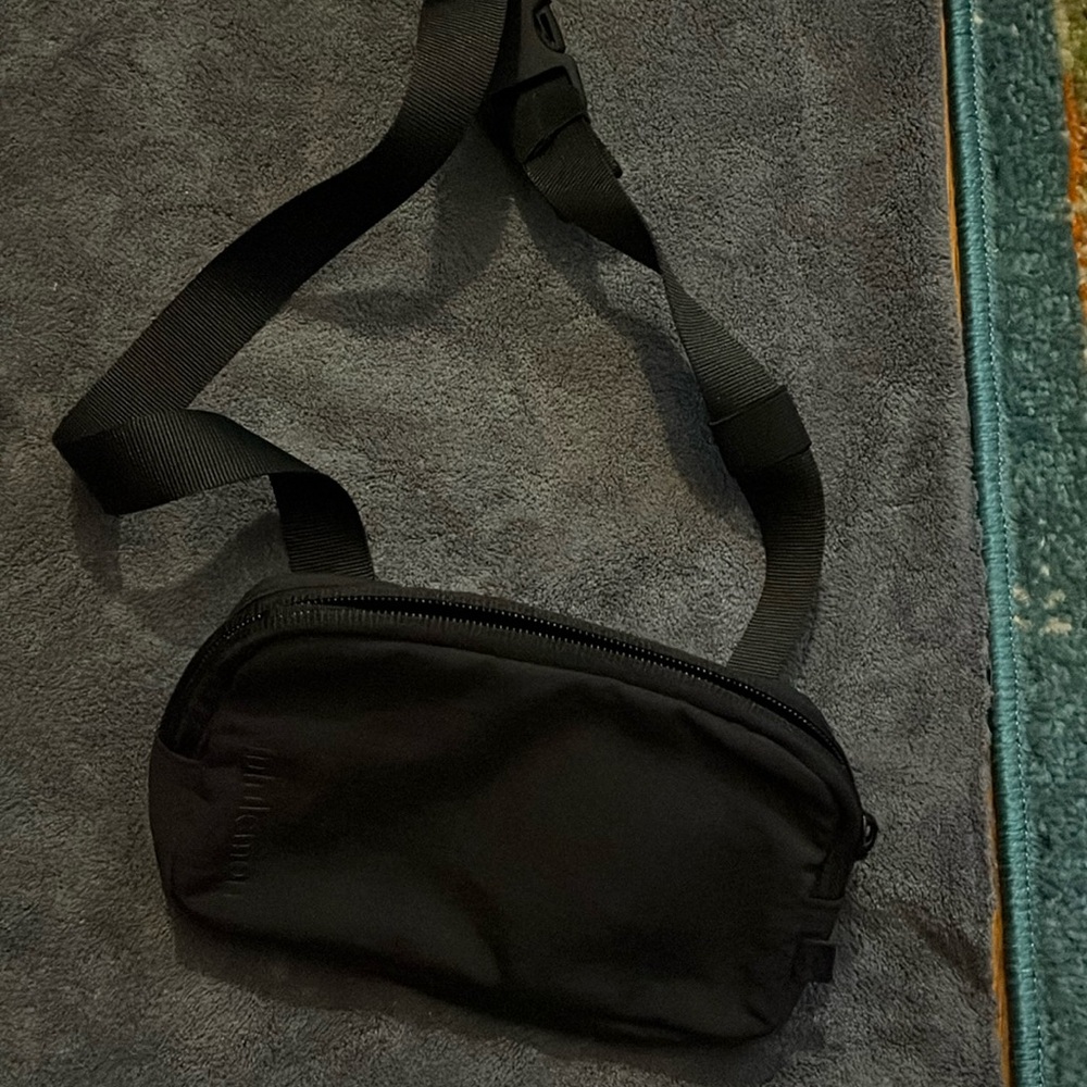 Lululemon Everywhere Belt Bag Black